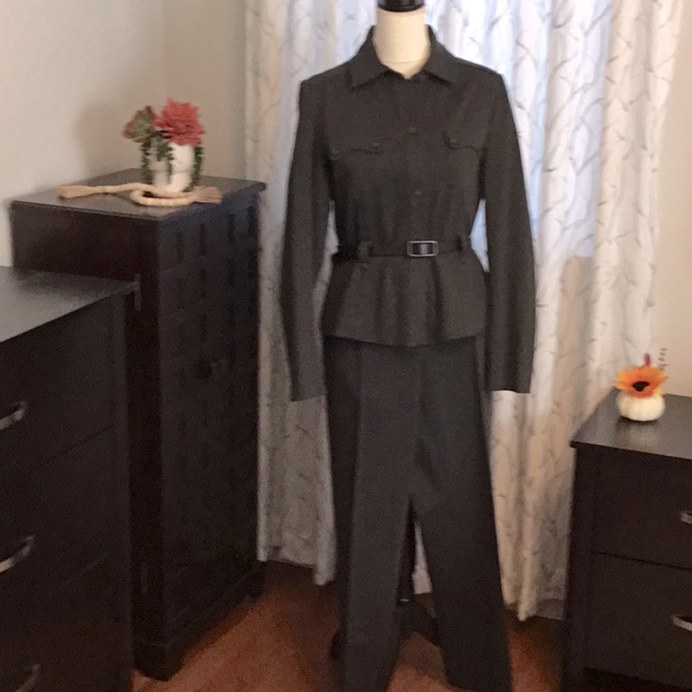 Rafaella Gray suit (2 pieces) size 10